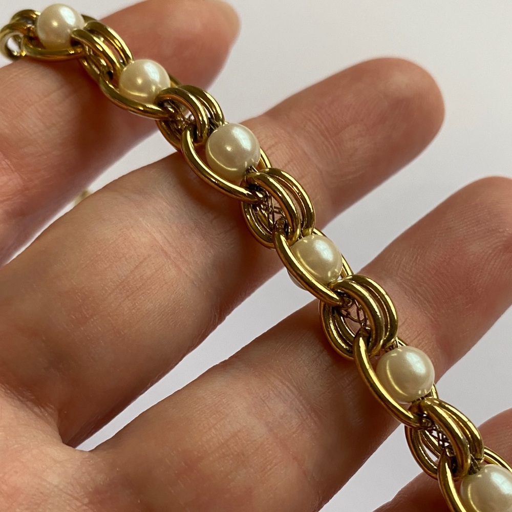 Vintage Costume Gold Tone and Pearl-Style Bracelet - Picture 3 of 3